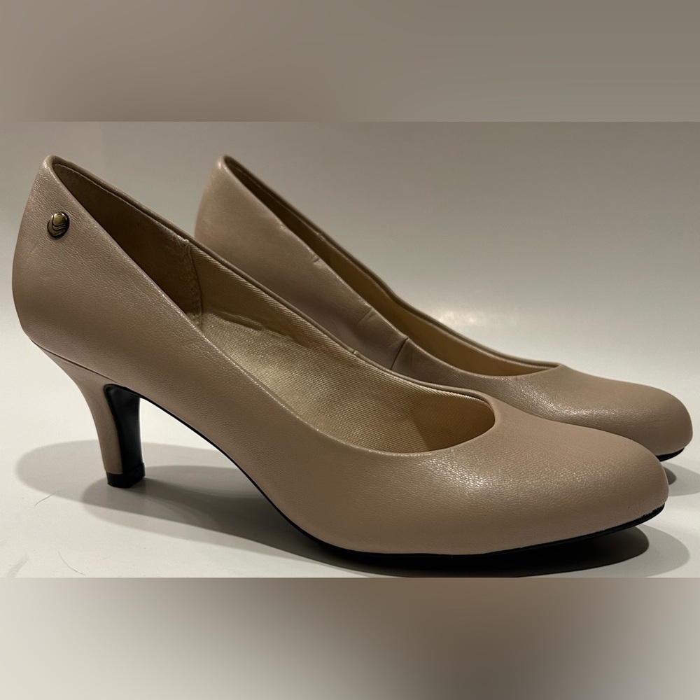 Life Stride Tan Heels-new